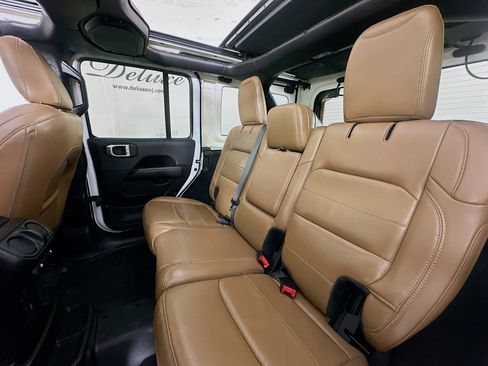 Used 2020 Jeep Wrangler Unlimited Sahara w/ LED Lighting Group AWD/4WD image 23