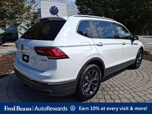 Certified 2022 Volkswagen Tiguan SE AWD/4WD image 9