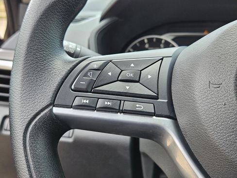 Used 2025 Nissan Altima 2.5 SV FWD image 19