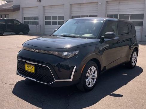 Used 2025 Kia Soul LX FWD image 5