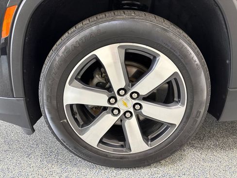 Used 2023 Chevrolet Traverse LT w/ LT Premium Package AWD/4WD image 59