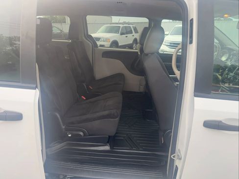 Used 2019 Dodge Grand Caravan SE w/ UConnect Hands-Free Group FWD image 17