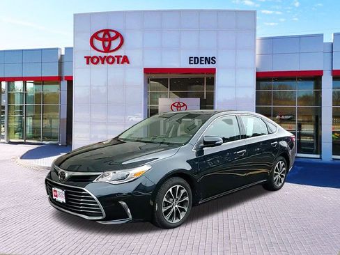 Used 2017 Toyota Avalon XLE Premium image 8