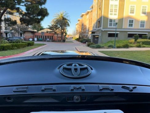 Used 2018 Toyota Camry SE FWD image 76