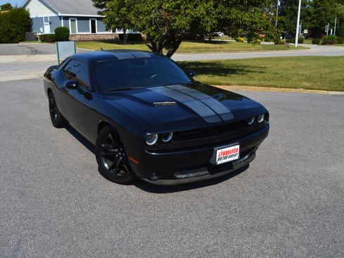 Used 2017 Dodge Challenger SXT Plus image 20