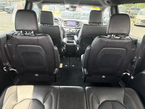 Used 2025 Chrysler Pacifica Select FWD image 37