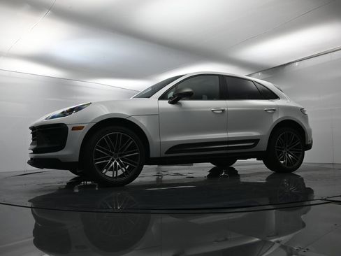 Used 2025 Porsche Macan image 45