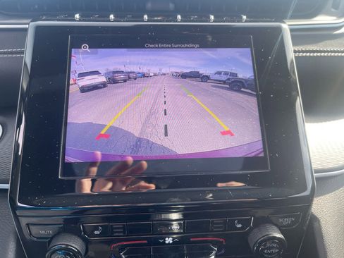 Used 2024 Jeep Grand Cherokee Altitude image 29