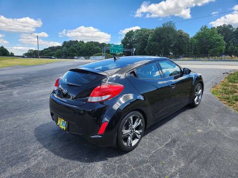 Used 2017 Hyundai Veloster Value Edition FWD image 5