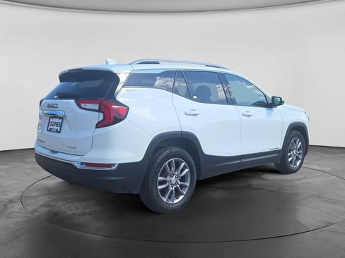 Used 2024 GMC Terrain SLT AWD/4WD image 10