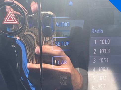 Used 2019 Toyota Corolla LE FWD image 26