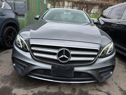 Used 2018 Mercedes-Benz E 300 4MATIC image 2