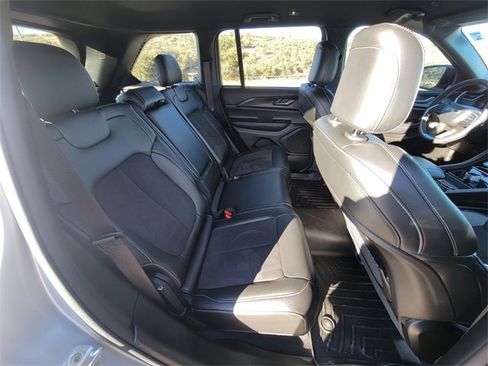 Used 2024 Jeep Grand Cherokee Altitude image 14