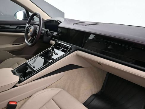Used 2024 Porsche Panamera image 13