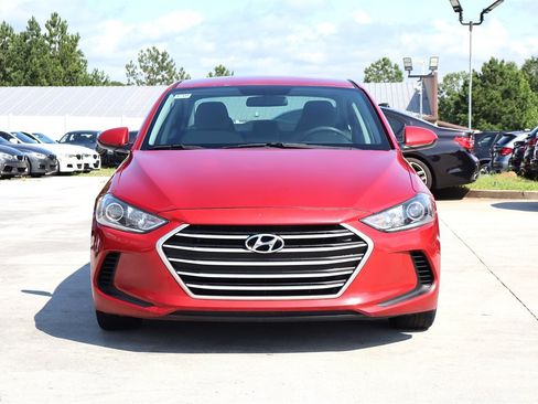 Used 2017 Hyundai Elantra SE FWD image 2