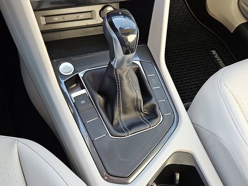 Certified 2022 Volkswagen Tiguan SE w/ Panoramic Sunroof Package image 15