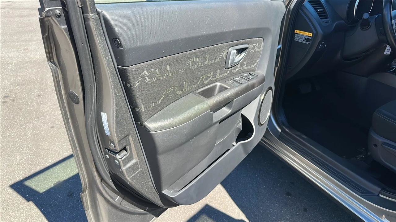 Used 2013 Kia Soul + FWD image 17