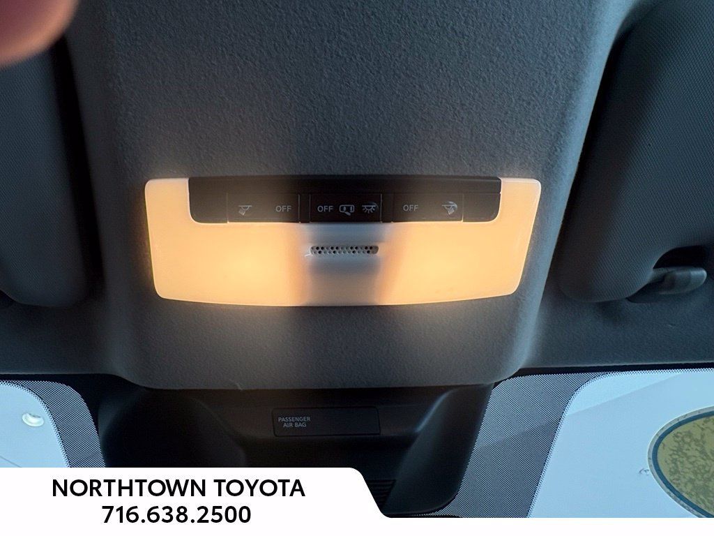 Used 2025 Nissan Kicks S AWD/4WD image 17