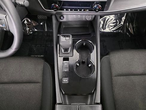 Used 2025 Nissan Rogue SV FWD image 37