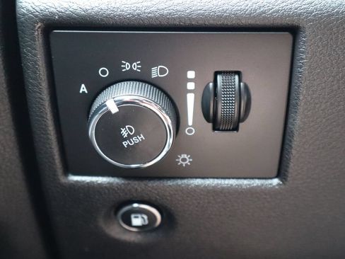 Used 2019 Jeep Grand Cherokee Limited w/ Luxury Group II AWD/4WD image 29