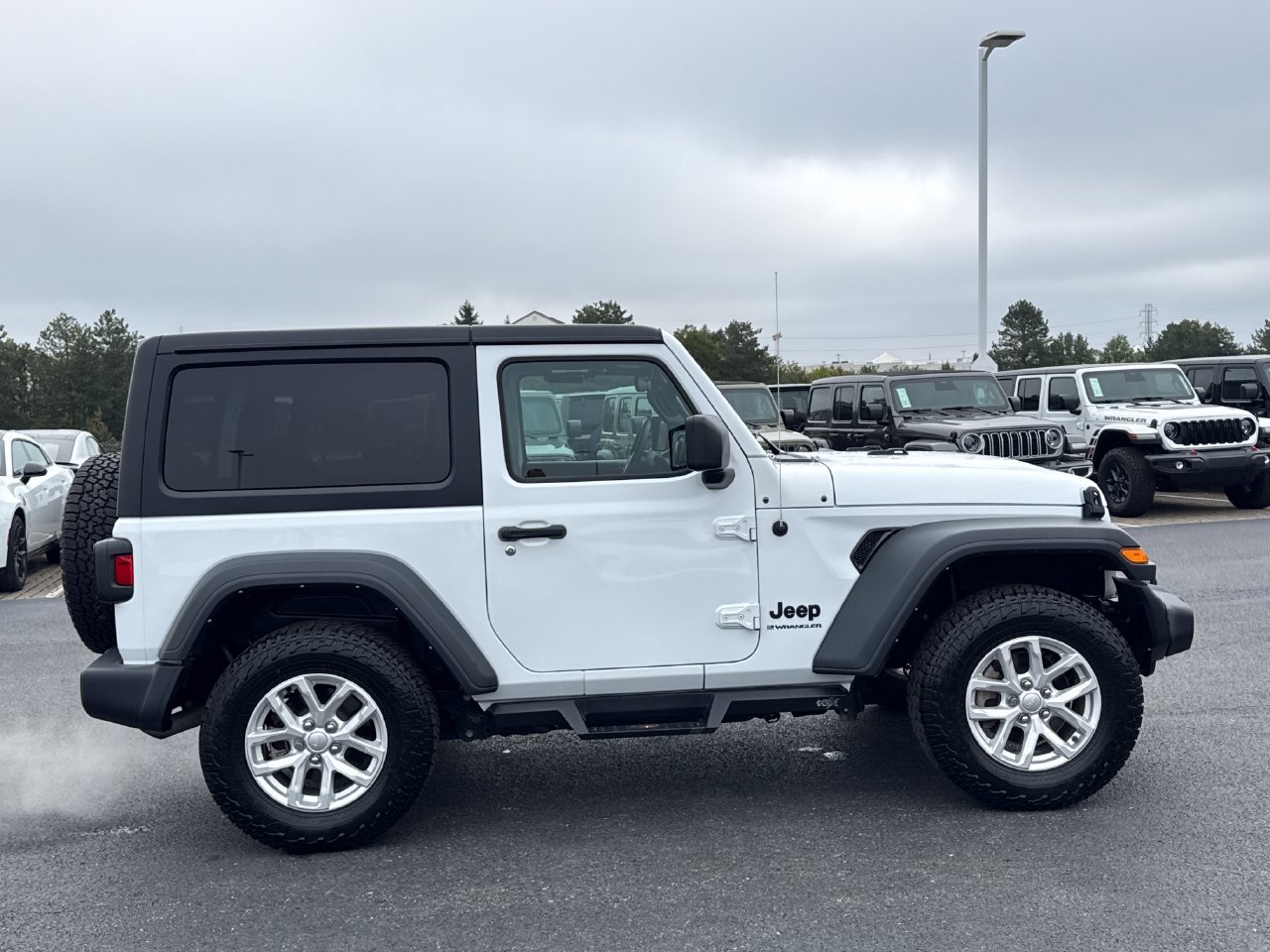 Used 2023 Jeep Wrangler Sport AWD/4WD image 2