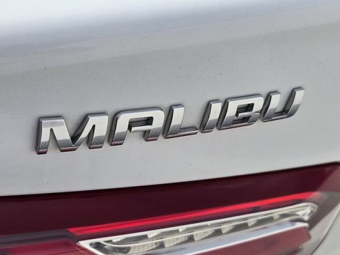 Used 2022 Chevrolet Malibu LT w/ Leather Package FWD image 9