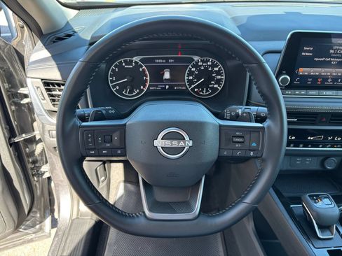Used 2025 Nissan Rogue SV FWD image 30