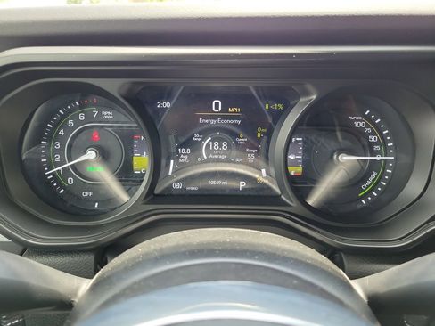 Used 2025 Jeep Wrangler Unlimited Sahara AWD/4WD image 17
