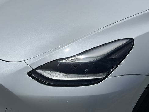 Used 2022 Tesla Model Y Performance image 11