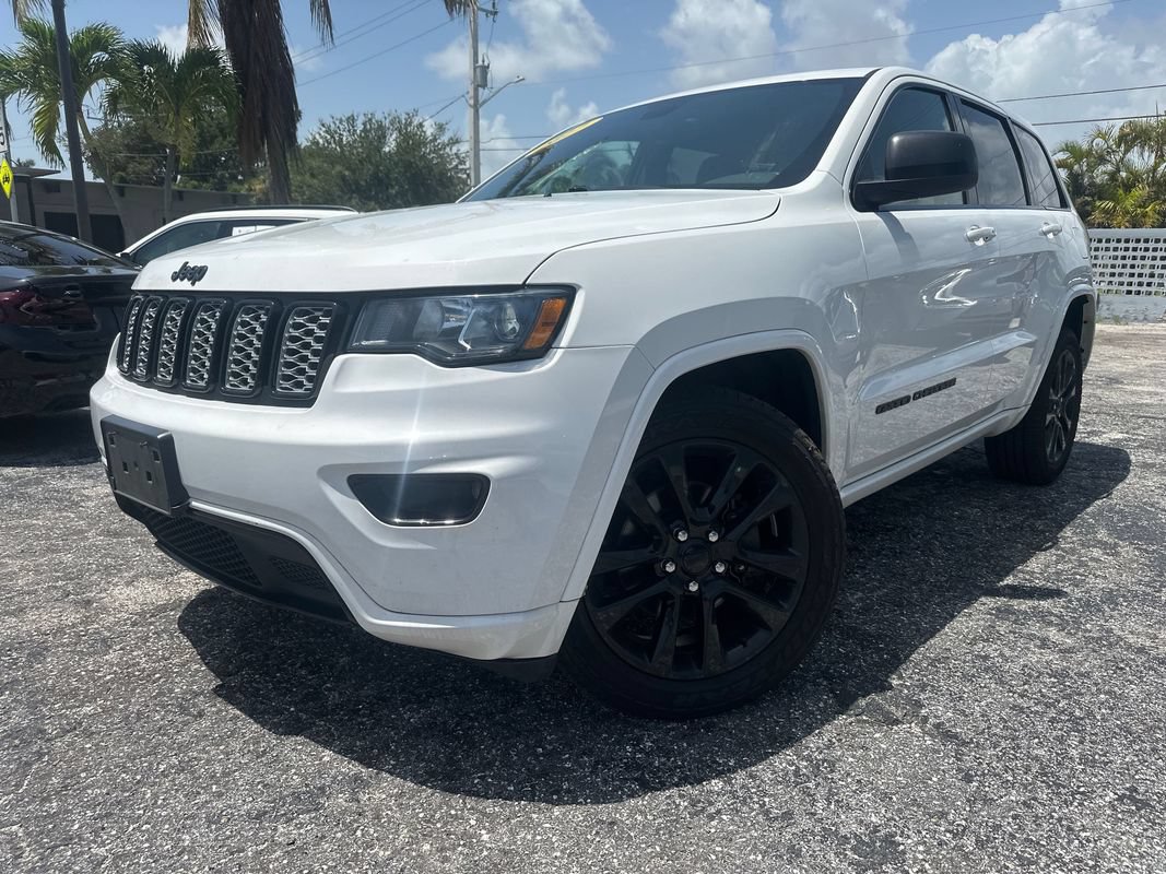 Used 2017 Jeep Grand Cherokee Altitude AWD/4WD image 1