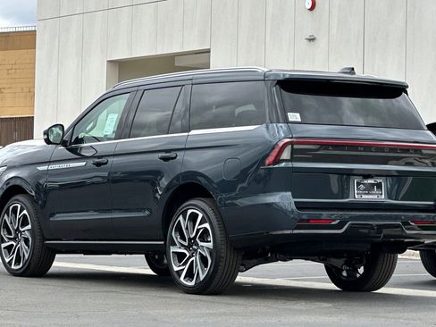 New 2026 Lincoln Navigator Reserve AWD/4WD image 5