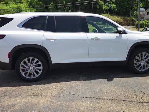 Used 2025 Buick Enclave Preferred FWD image 17