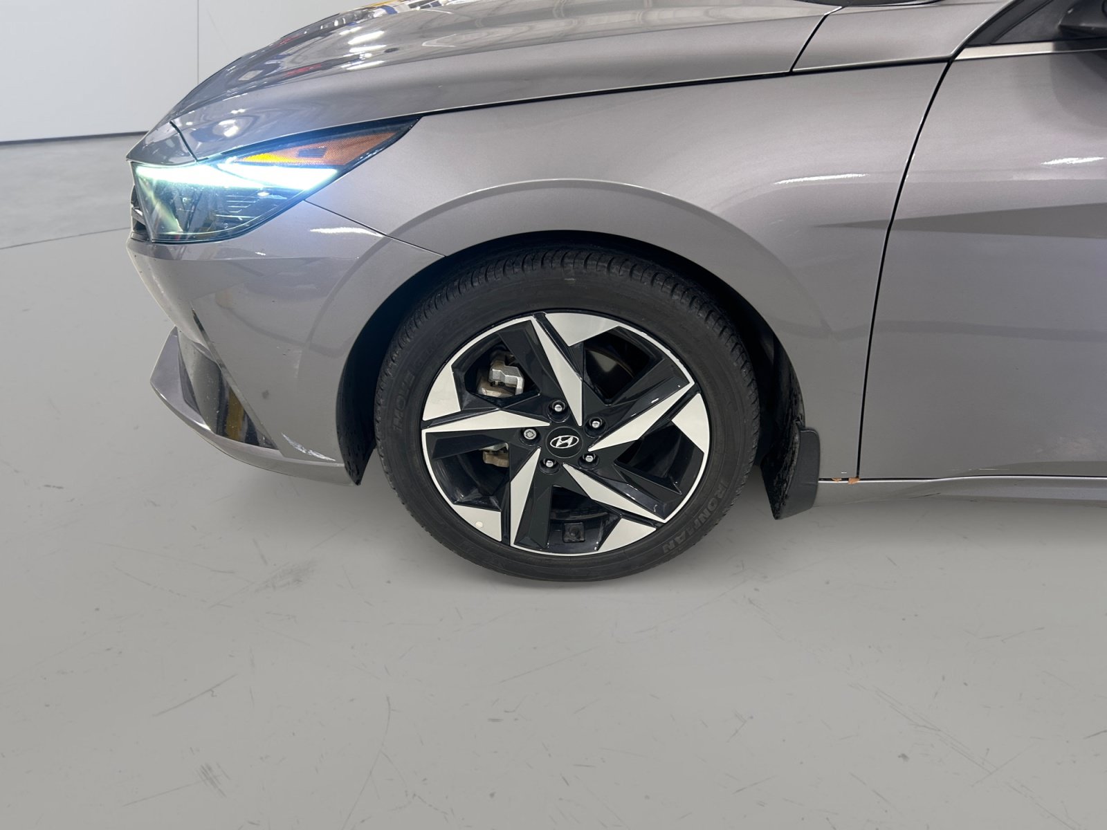 Used 2022 Hyundai Elantra SEL w/ Convenience + Premium Package FWD image 8