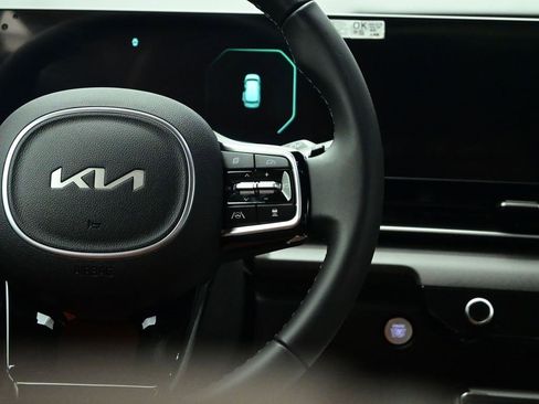 Certified 2026 Kia Carnival SX image 11