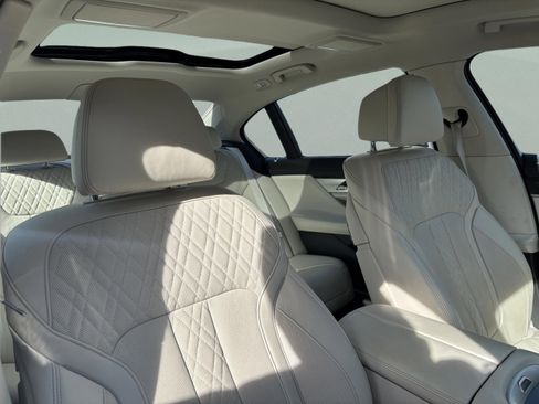 Used 2018 BMW 740i image 23