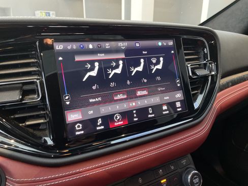 Used 2023 Dodge Durango SRT image 25