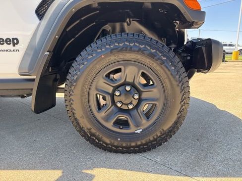 Used 2021 Jeep Wrangler Sport AWD/4WD image 9