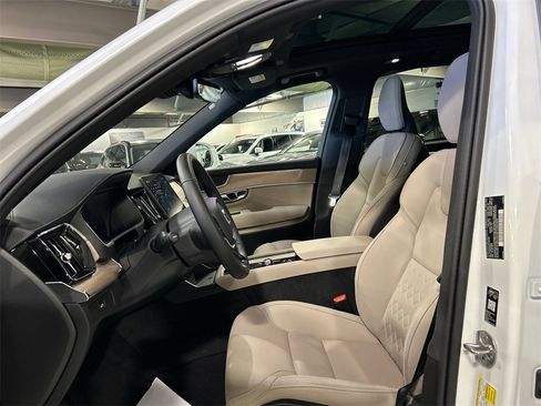 Used 2026 Volvo XC90 B6 Core w/ Protection Package image 10