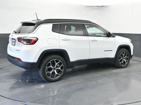 Used 2025 Jeep Compass Limited AWD/4WD image 11