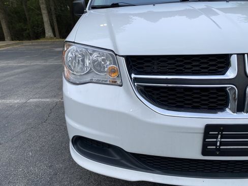Used 2016 Dodge Grand Caravan American Value Package w/ UConnect Hands-Free Group FWD image 14