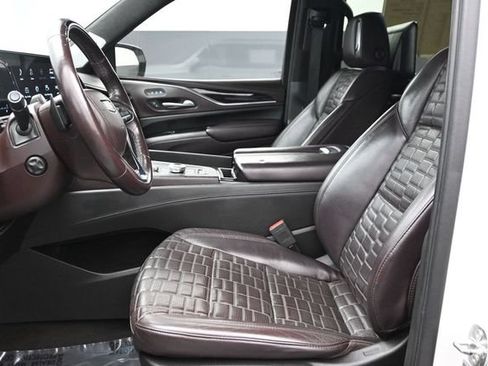 Used 2023 Cadillac Escalade ESV Sport Platinum w/ LPO, ONYX Package AWD/4WD image 7
