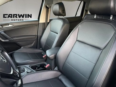 Used 2018 Volkswagen Tiguan SEL AWD/4WD image 17