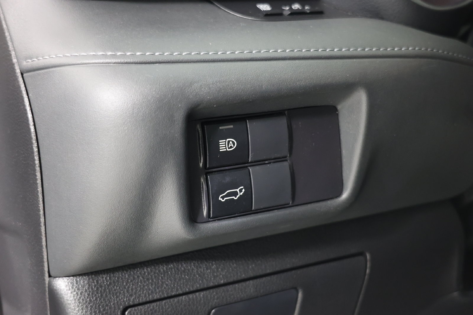 Used 2022 Toyota Highlander XLE AWD/4WD image 24