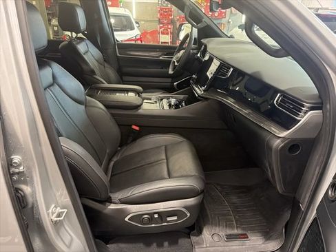 Used 2022 Jeep Wagoneer Series III w/ Premium Group I AWD/4WD image 16
