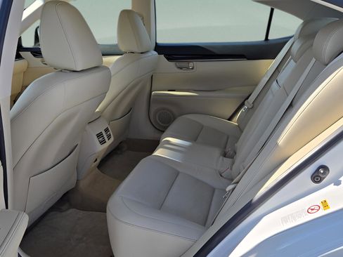 Used 2013 Lexus ES 350 w/ Luxury Pkg image 10