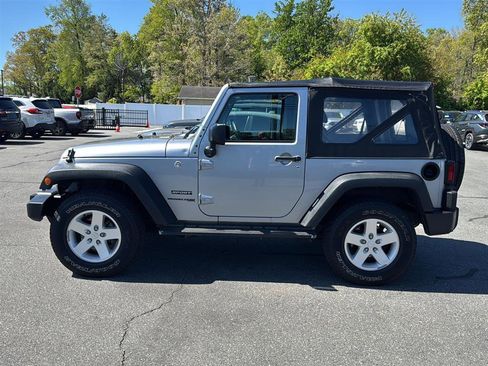 Used 2018 Jeep Wrangler Sport AWD/4WD image 8