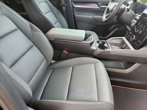 New 2026 GMC Terrain AT4 w/ Technology Package II AWD/4WD image 9