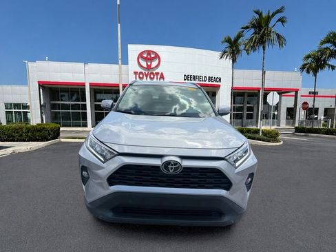 Used 2021 Toyota RAV4 XLE w/ Convenience Package FWD image 2