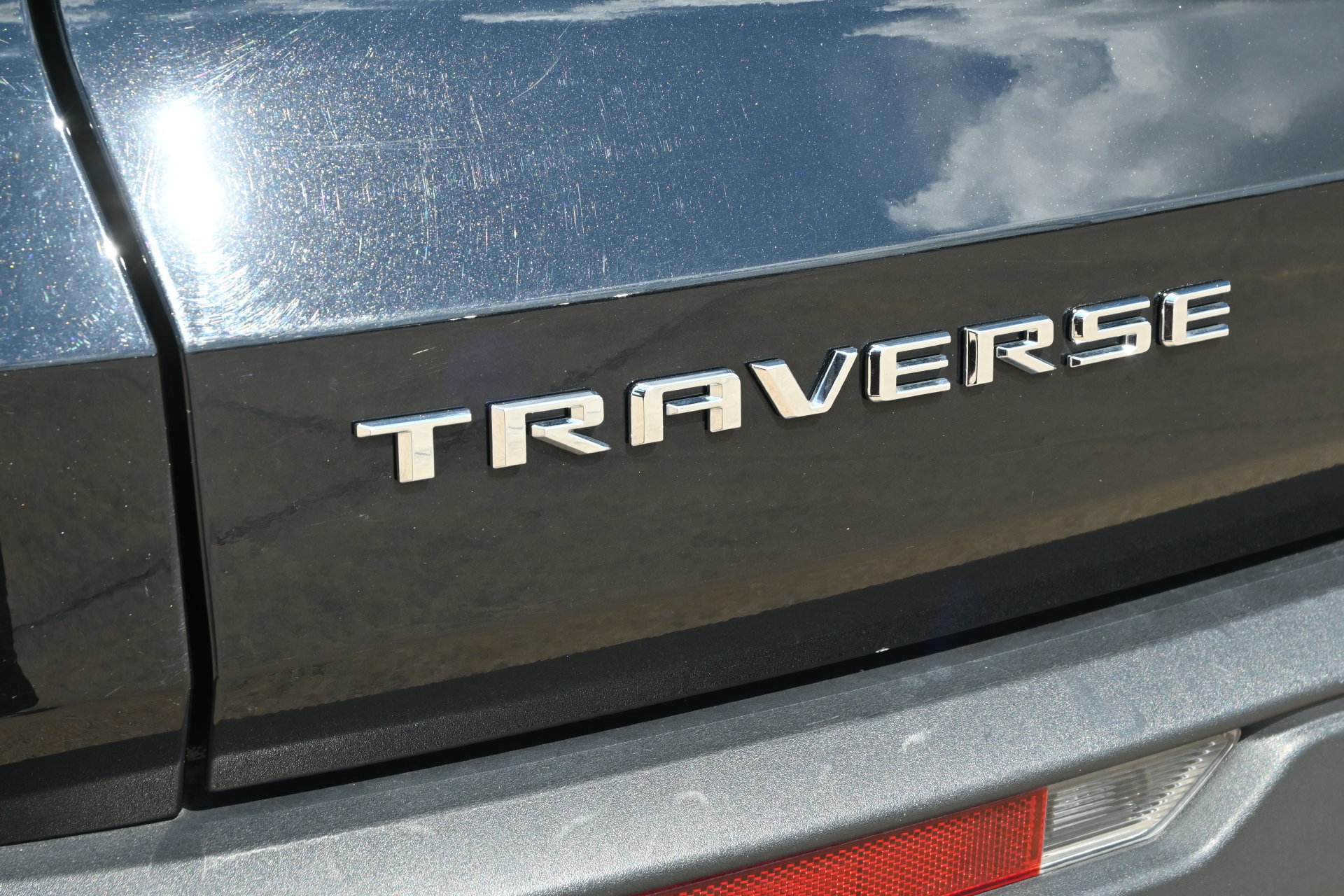 Used 2025 Chevrolet Traverse LT FWD image 20