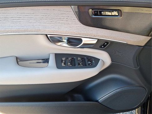 New 2026 Volvo XC90 T8 Plus image 6